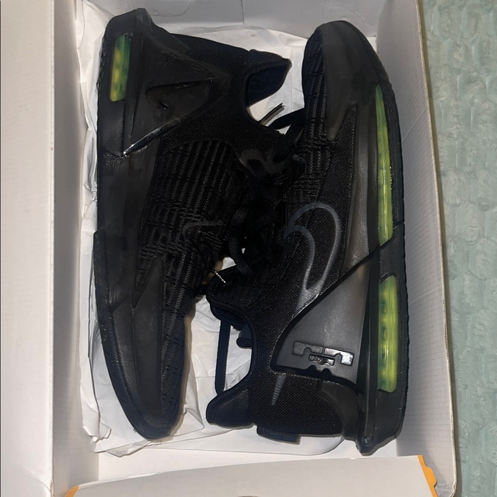 Nike Lebron Witness 11.5 men’s sneakers basketball shoes